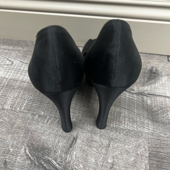 YVES SAINT LAURENT BLACK SATIN PALAIS PLATFORMS - Picture 5 of 8
